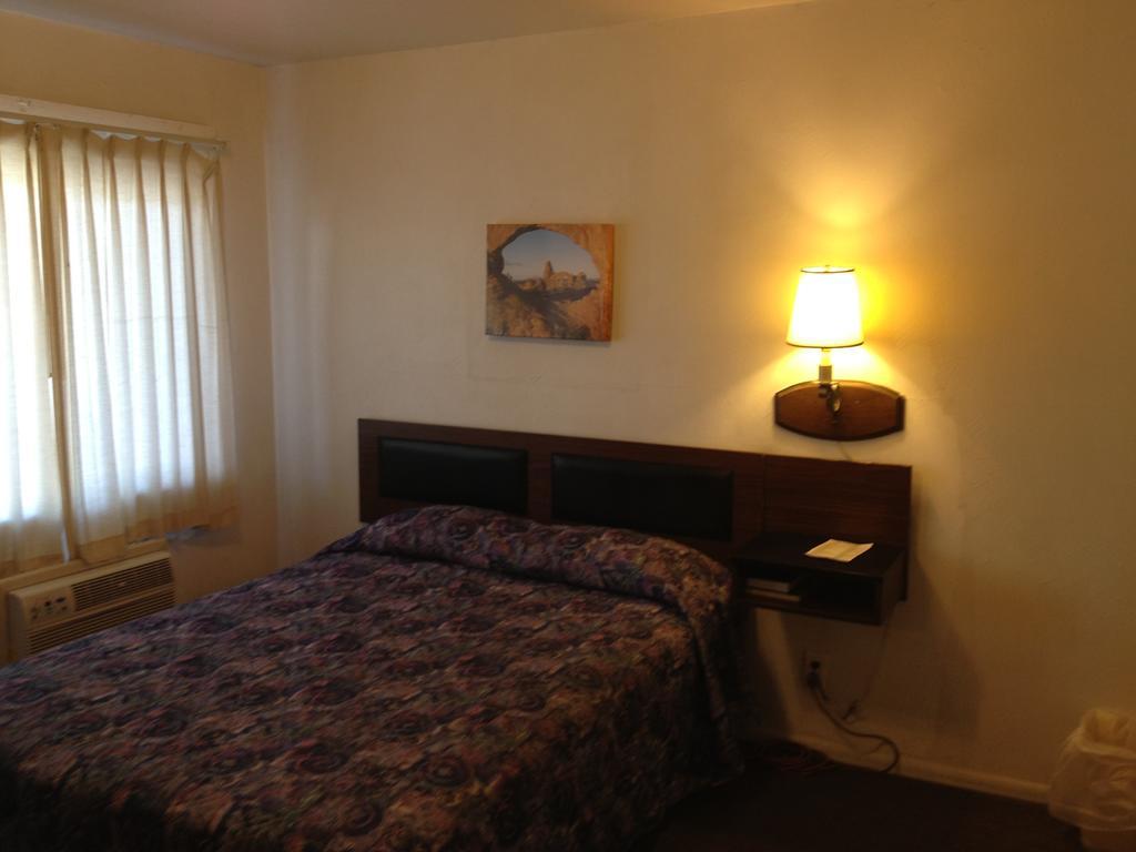Budget Inn Грин-Ривер Экстерьер фото